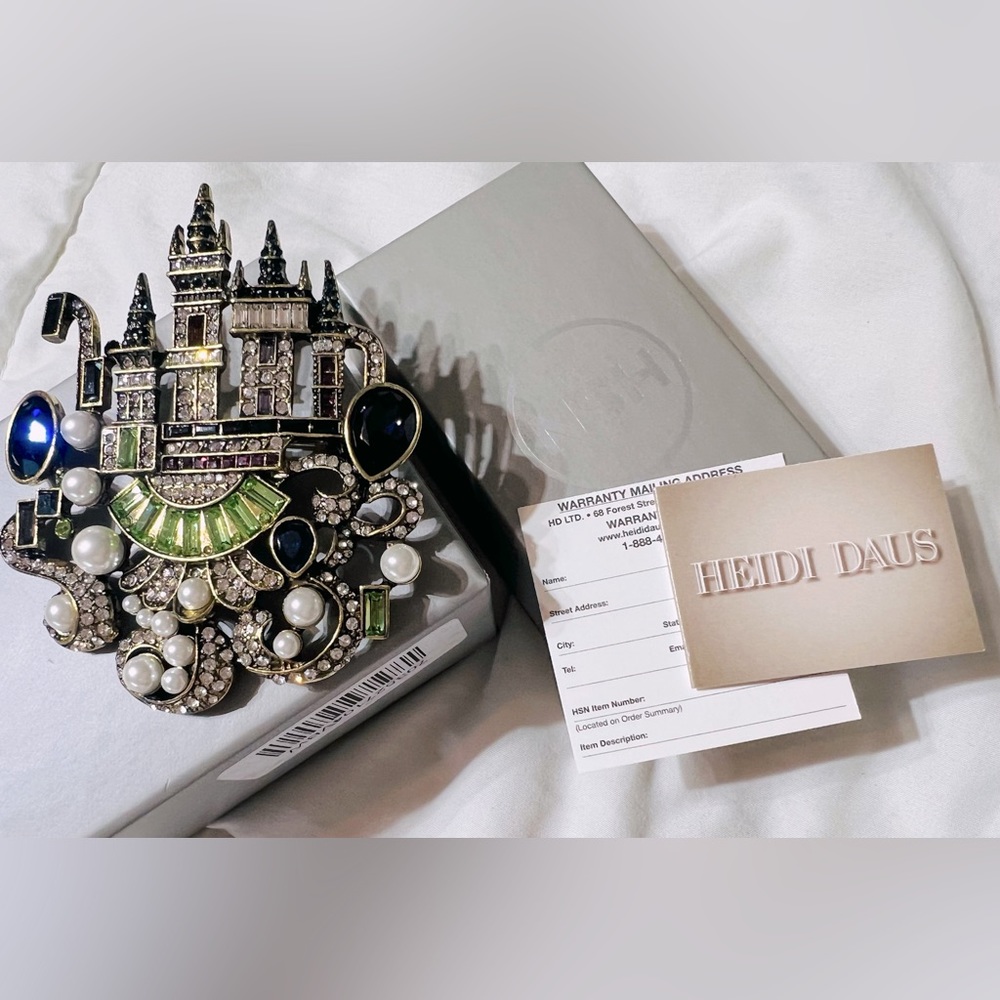NEW Heidi Daus Enchanted Castle Cinderella Brooch Pin. Authentic